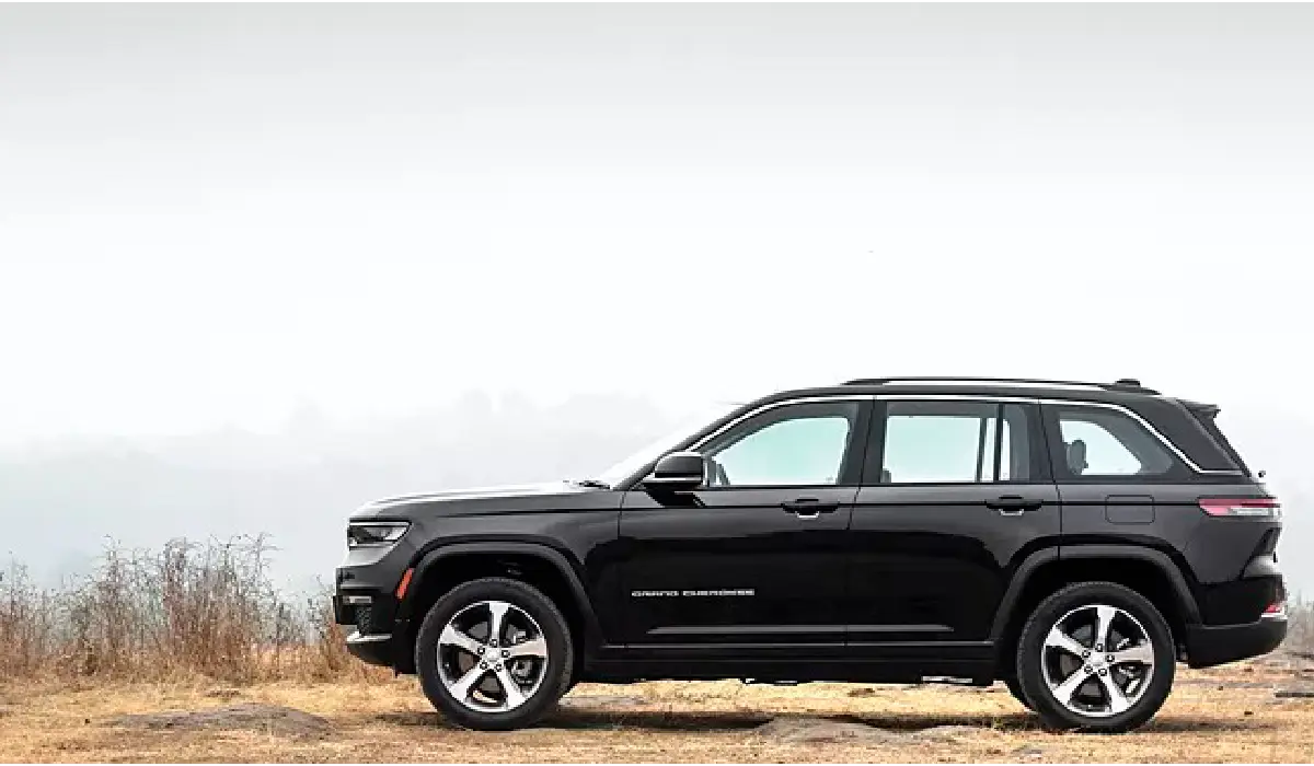 Jeep - Grand Cherokee Summit - Luxury SUV Car Rentals - Preowned SUV Car - Exclusive Concierge Club.webp